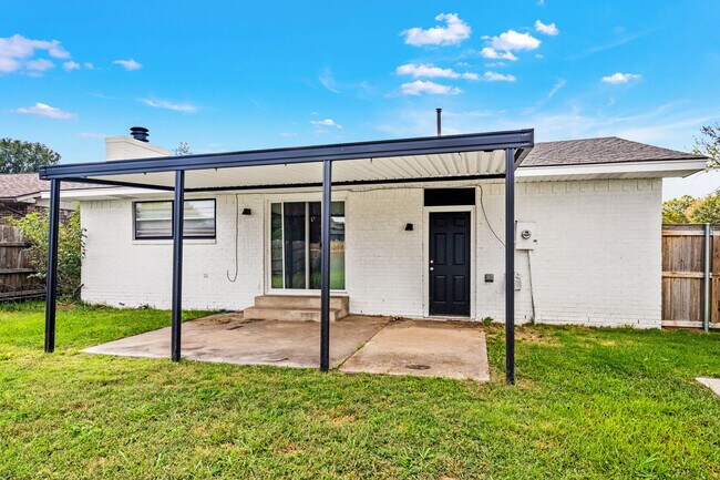 Building Photo - 140 SW 69th St