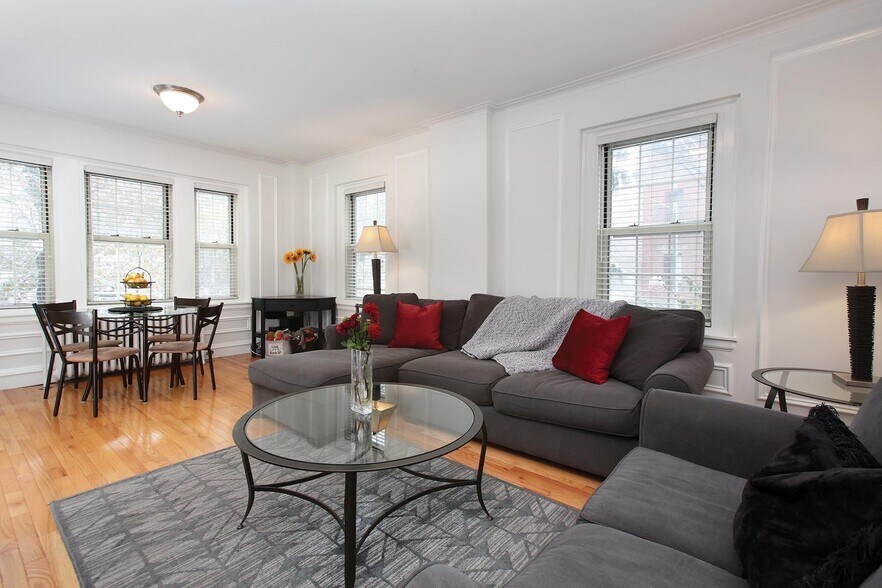 Building Photo - 1454 Beacon St