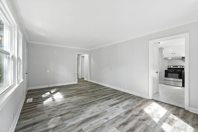 Building Photo - 3 Bedroom Pet Friendly Home For Rent Near Downtown Clarksville