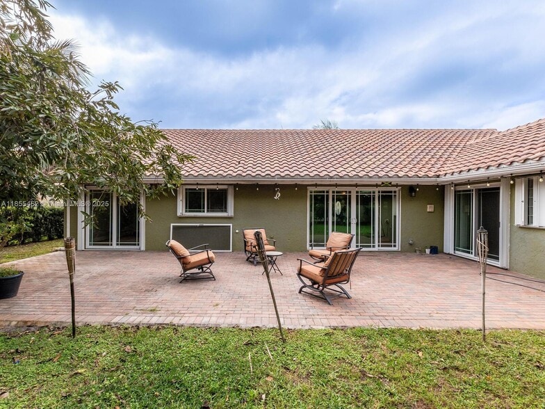 Building Photo - 9939 Majestic Way