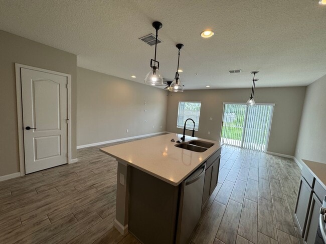 Building Photo - 3 BD/2.5 BA Home, Modern Elegance Meets Ev...
