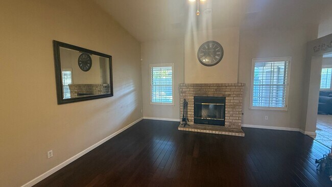 Building Photo - 3-bedroom, 2-bathroom home located in the ...