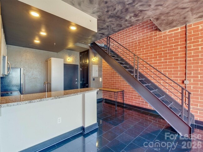 Building Photo - 710 W Trade St