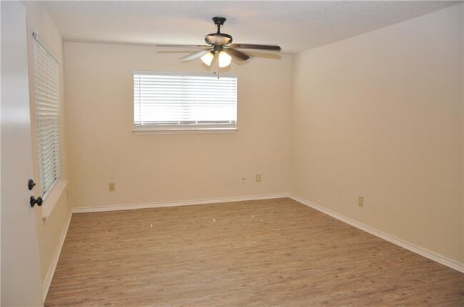 Building Photo - 6321 Crumley Ln