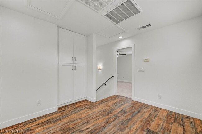 Building Photo - 10544 Allthorn Ave