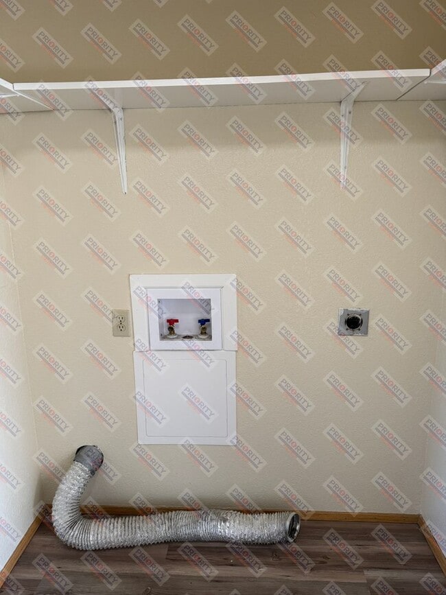 Building Photo - 3 bedroom, 2.5 bath 1,256 sqft Townhouse