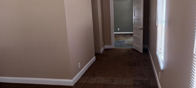 Building Photo - 25 E Belvue Rd