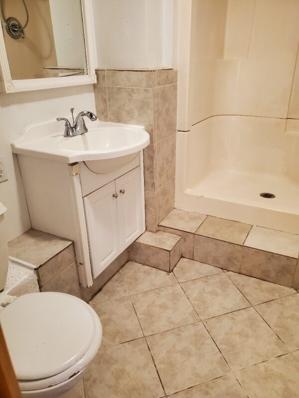 Building Photo - 302 Camelot Shore Dr