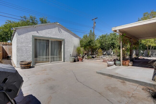 Building Photo - Charming 3-Bedroom Home in Historic John S...