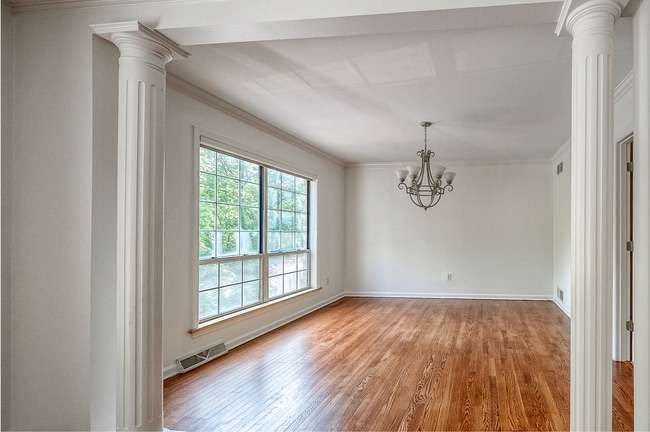 Building Photo - Fox Chapel Luxury Townhome, 4 Bedrooms, 3.5 Bathrooms, 3 Care Garage, Finished Basement.