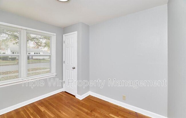 Building Photo - 10128 Ashbrook Dr