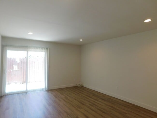 Building Photo - 7062 Heil Ave