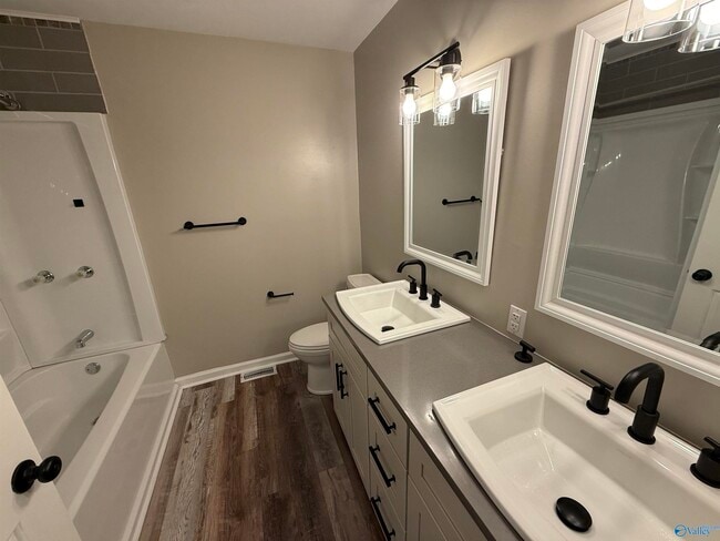 Building Photo - 2665 Dunlap Ave