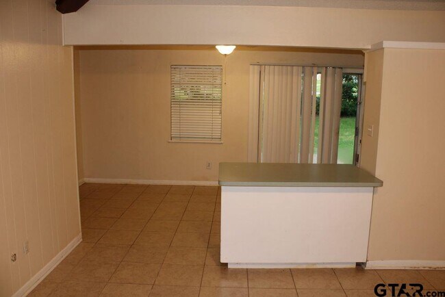 Building Photo - 1220 Brookshire Dr