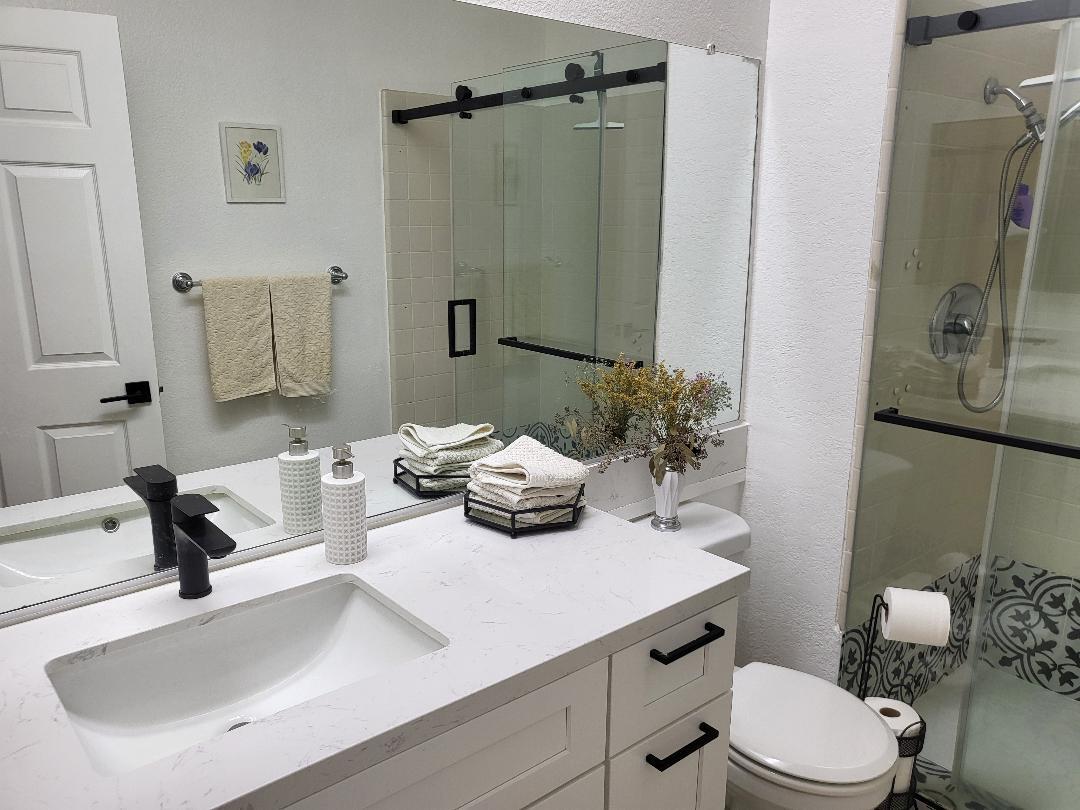 Building Photo - 5420 Sylmar Ave