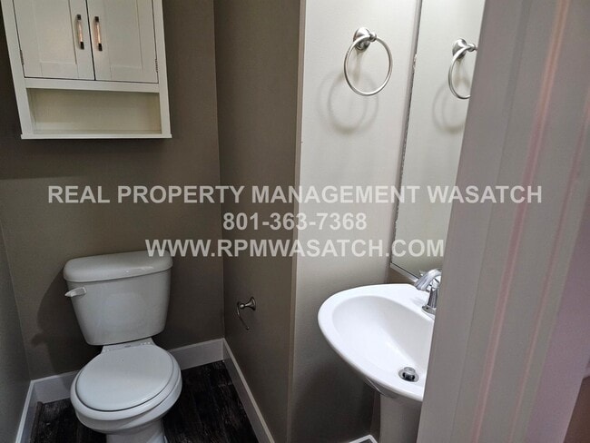 Building Photo - 4 Bedroom 2.5 Bath Town Home in Daybreak!