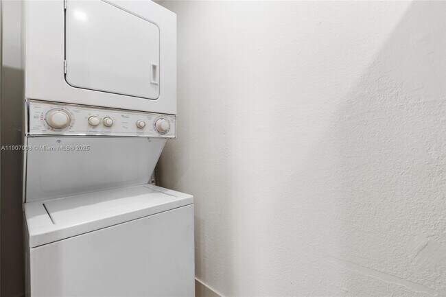 Building Photo - 2385 SW 17th St