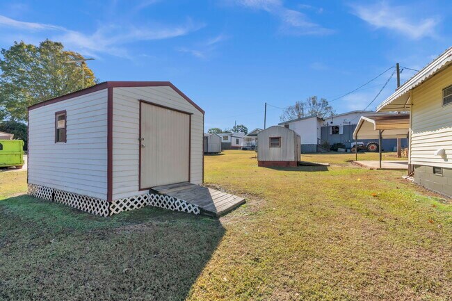 Building Photo - 2 Dunlap St