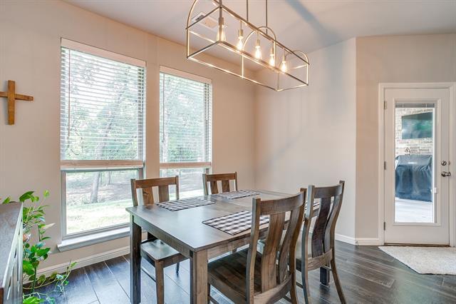 Building Photo - 404 Lacey Oak Ct