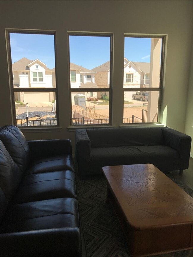 Building Photo - 2105 Town Centre Dr