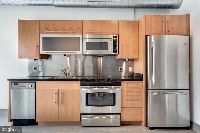 Building Photo - 1133 14th St NW