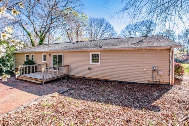 Building Photo - 2089 Rock Springs Cir