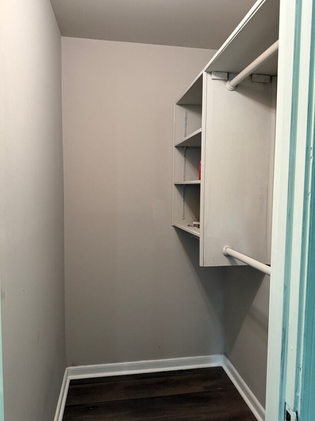 Building Photo - Adorable Recently Renovated 3 Bed 1.5 Bath...