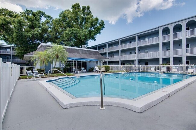 Building Photo - 1706 Belleair Forest Dr