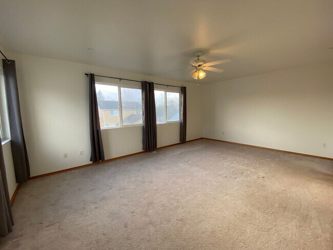 Building Photo - Large Dupont Home ~ Northwest Landing Comm...