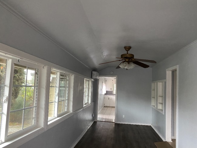 Building Photo - 1129 Magnolia Ave