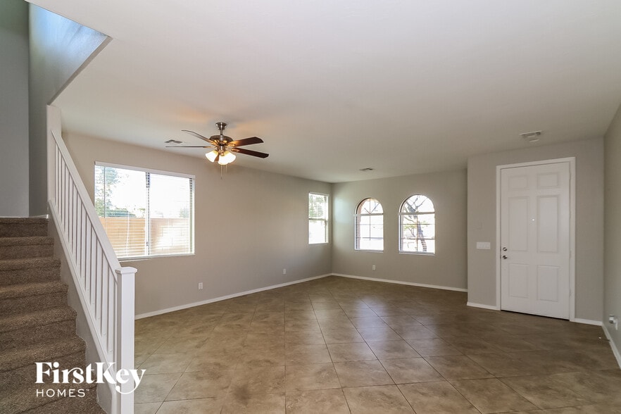 Building Photo - 4027 W Valley View Dr