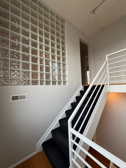 Building Photo - 1091 Harrison Ave