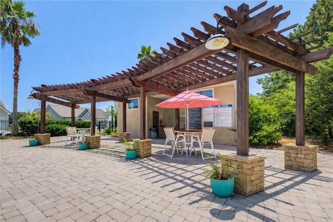 Building Photo - 245 Fox Run Dr