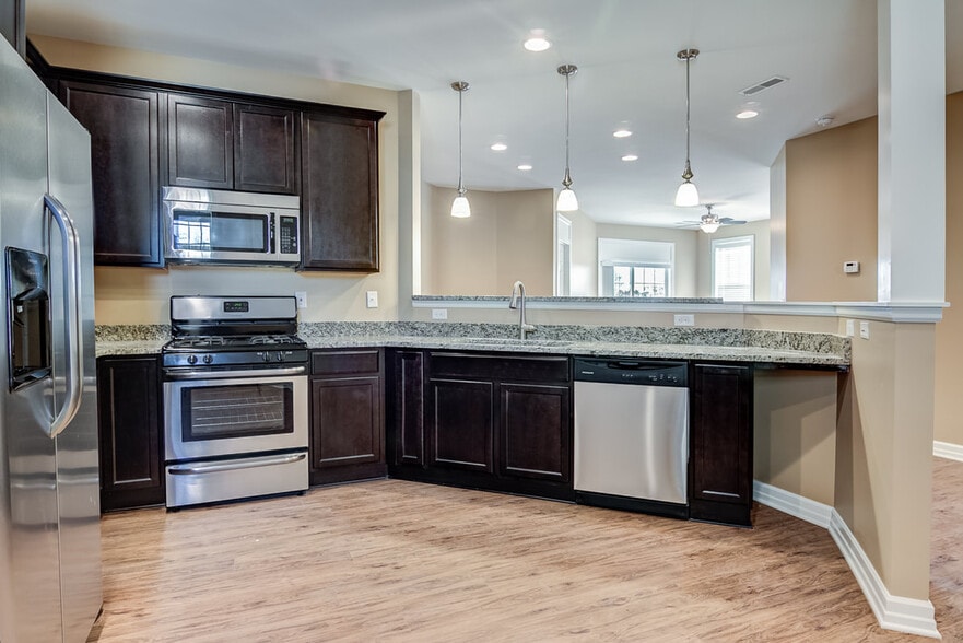 Building Photo - Pembrook Place