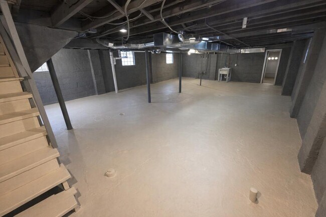 Building Photo - 2530 Fullerton Ave