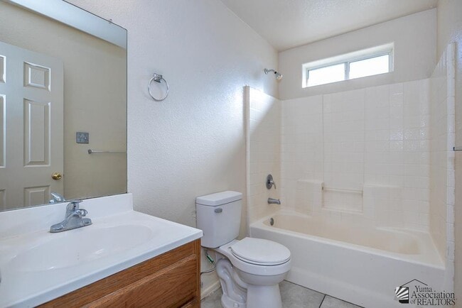 Building Photo - 564 S Madison Ave