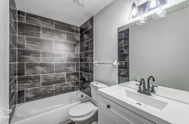 Building Photo - 5624 Annandale Dr