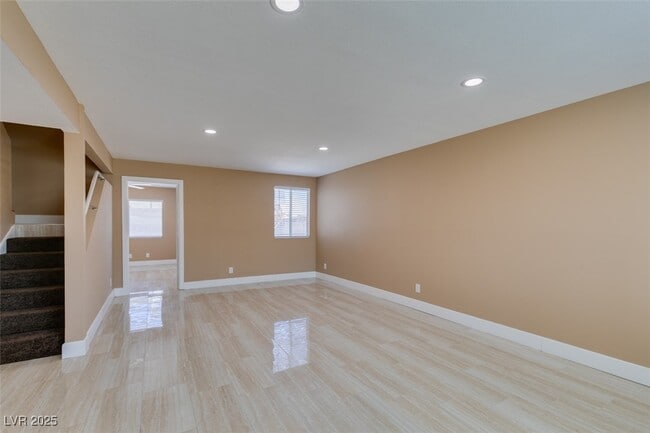 Building Photo - 3966 Green Leaf Dr