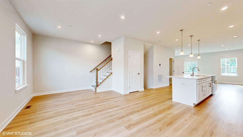 Building Photo - 6804 Sycamore Way