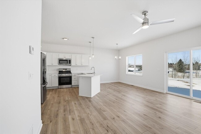 Building Photo - 330 Cattail Ct