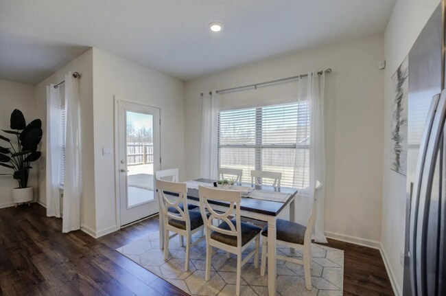 Building Photo - Desirable Fairway Village 4 bedroom 2.5 bath home in Oakland