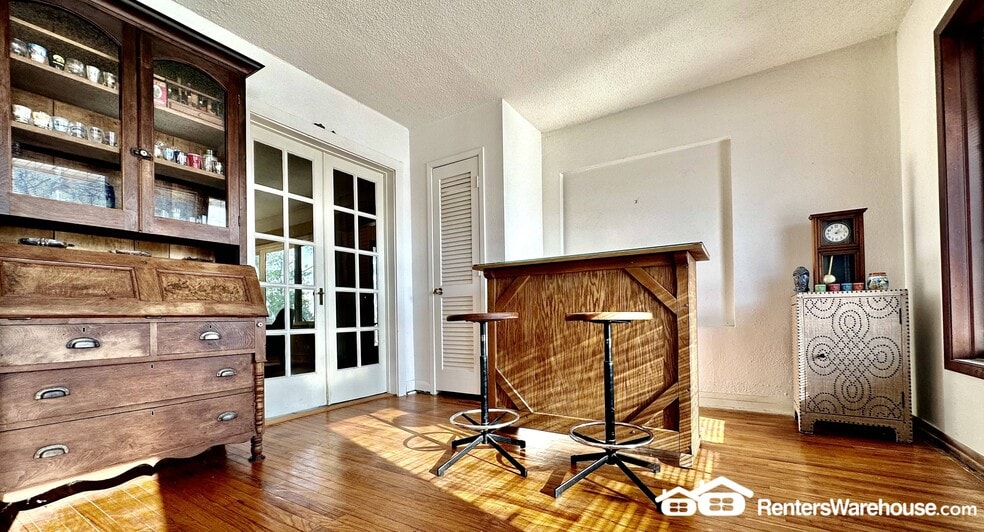 Building Photo - 3006 Fleur Dr