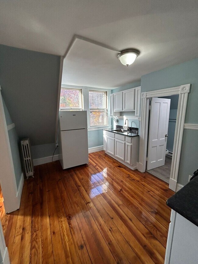 Building Photo - Charming 1-Bedroom Apartment in Russell, MA