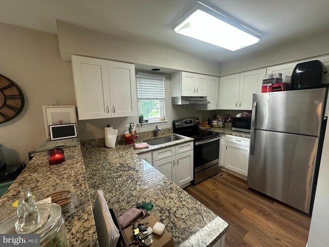 Building Photo - 234 Frazer Dr