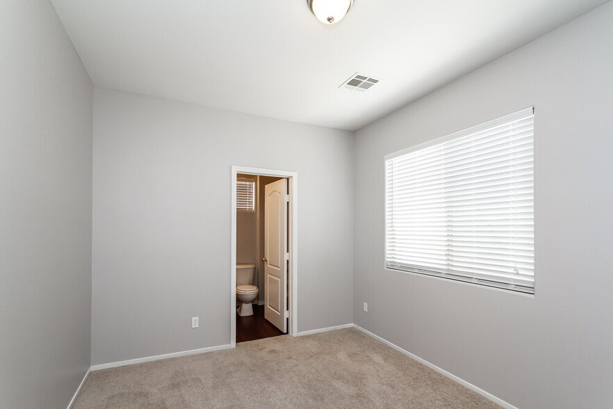 Building Photo - 3525 Simmering Sun Ct
