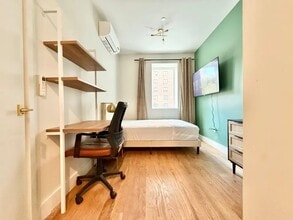 Building Photo - Furnished room/NOT APARTMENT