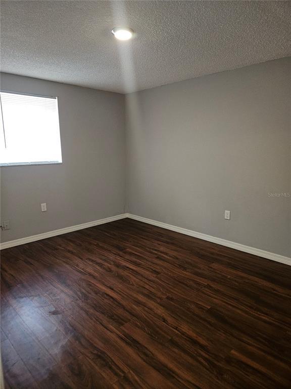 Building Photo - 5302 Oakwood Ct