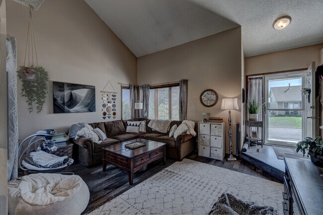 Building Photo - 4025 Wild Flower Dr