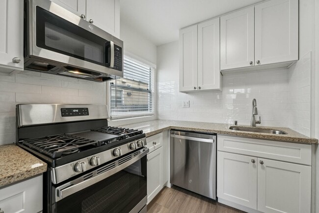 Kitchen - Hesperian Townhomes