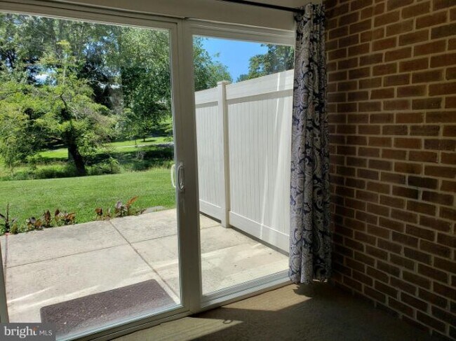 Building Photo - 3221 S Leisure World Blvd